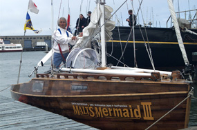 Kenichi Horie on the MALT'S MERMAID III, arriving in San Francisco in 2002.