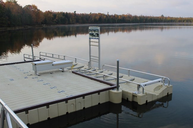 Floating accessible dock