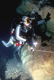 Diver explores the opening of the long-lost Goodenough Springs</span>
