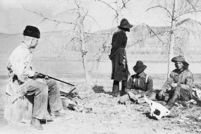 Roosevelt Catches Boat Thieves