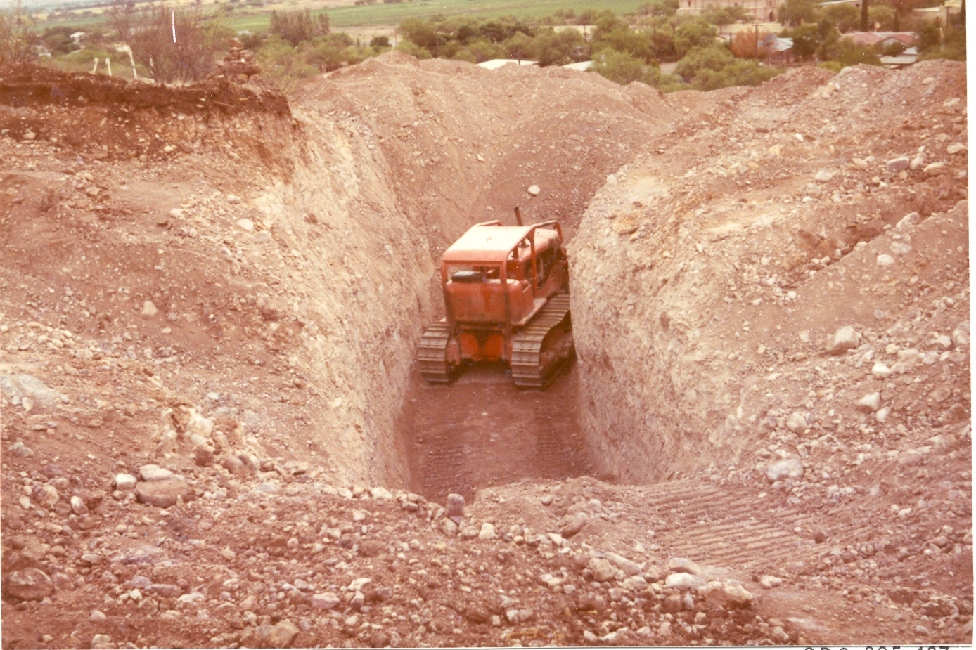 Treasure hunting at Tumac&aacute;cori, 1971