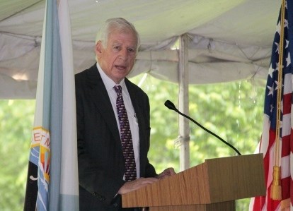 Senator Danforth speaking at 2015 Natualization Ceremony