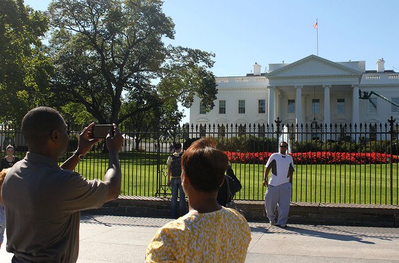 Visitors taking a picture of the north side of the White House