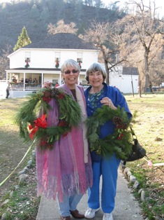 Big smiles and beautiful wreaths!