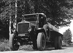 (YELL 2012-4) A 5-ton oil truck in the Y.P.T. Company fleet. This particular vehicle is numbered 981, while the vehicle in the collection is number 977, which along with the YPT Company's 1929 inventory in the park's archives, confirms that there were five of this particular model in the fleet.