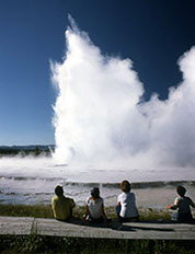 A family watches Giant Geyser erupt.