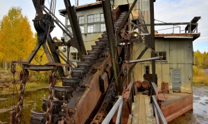 The front of the Coal Creek Dredge