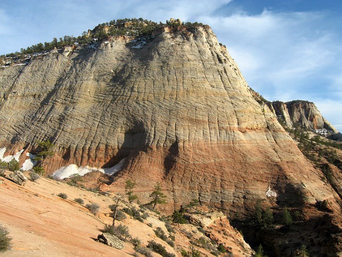 Large exposure of pink and white Navajo Sandstone on Zion's east side