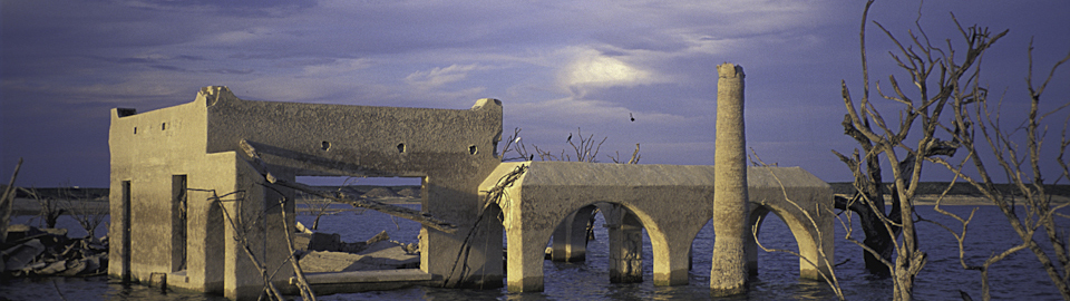 The Ranchhouse dive site during low water