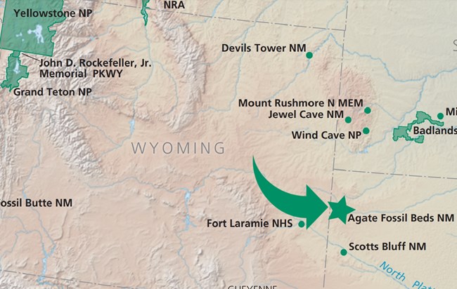 Map of national park sites in Wyoming, Nebraska and South Dakota. Agate Fossil Beds has a green star and arrow