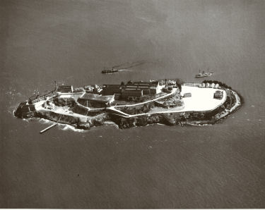 ALCATRAZ_AERIAL_Late_Military_Era.jpg