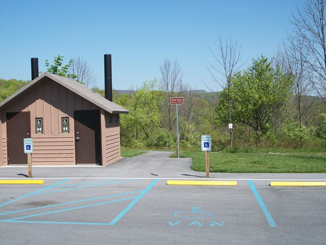 Photo of comfort station and parking at Foot of Ten Photo of comfort station and parking at Foot of Ten