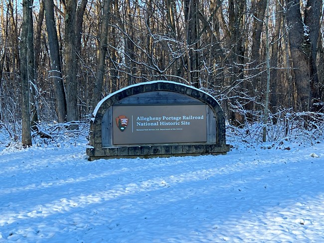 The park entrance sign with snow
