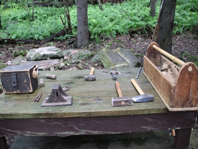 A variety of tool sitting on a table that are used to cut stone.