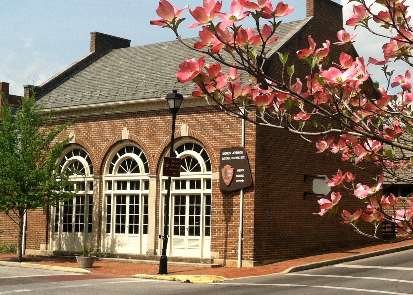 visitor center with dogwood