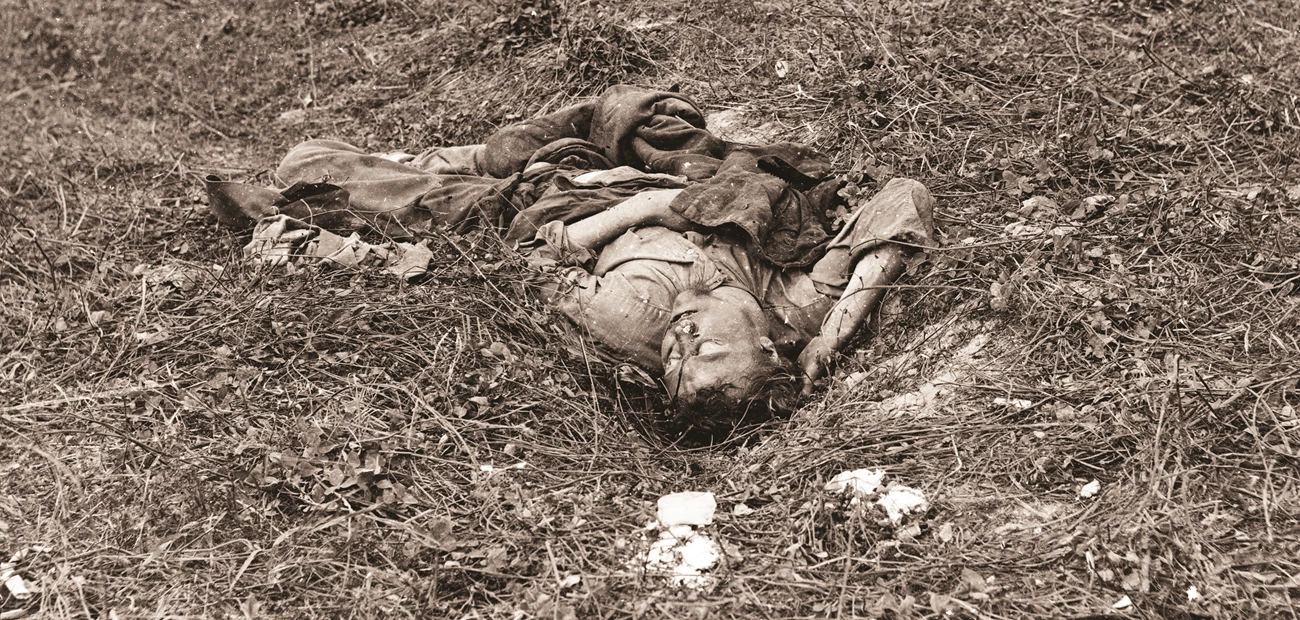 Dead Confederate Soldier on the Battlefield Dead Confederate Soldier on the Battlefield
