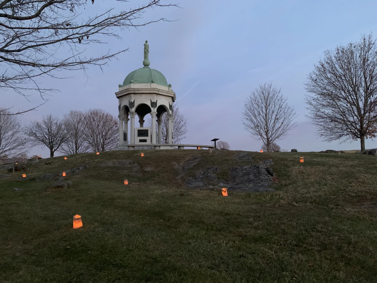 memorial illumination luminary with monument