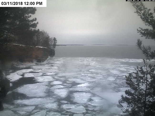 Mainland Ice Caves - Apostle Islands National Lakeshore (U ... - 650 x 488 jpeg 71kB