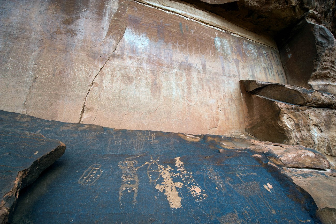 2A069BBA-155D-451F-67DC956375E6FB4EOriginal resize Petroglyphs and Pictographs on large rock panels.