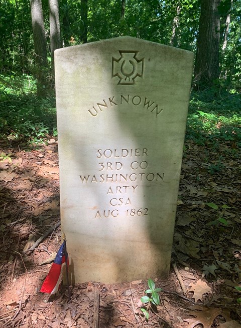 A headstone depicting an unknown confederate soldier's grave from August of 1862.