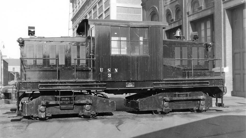 Black and white photograph of a double-ended locomotive with its cab in the center.