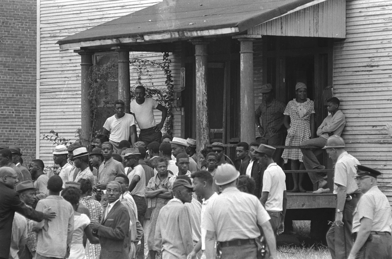 Crowd of African Americans in front of a house, looking toward the scene of the 16th Street Baptist Church bombing. Crowd of African Americans in front of a house, looking toward the scene of the 16th Street Baptist Church bombing.