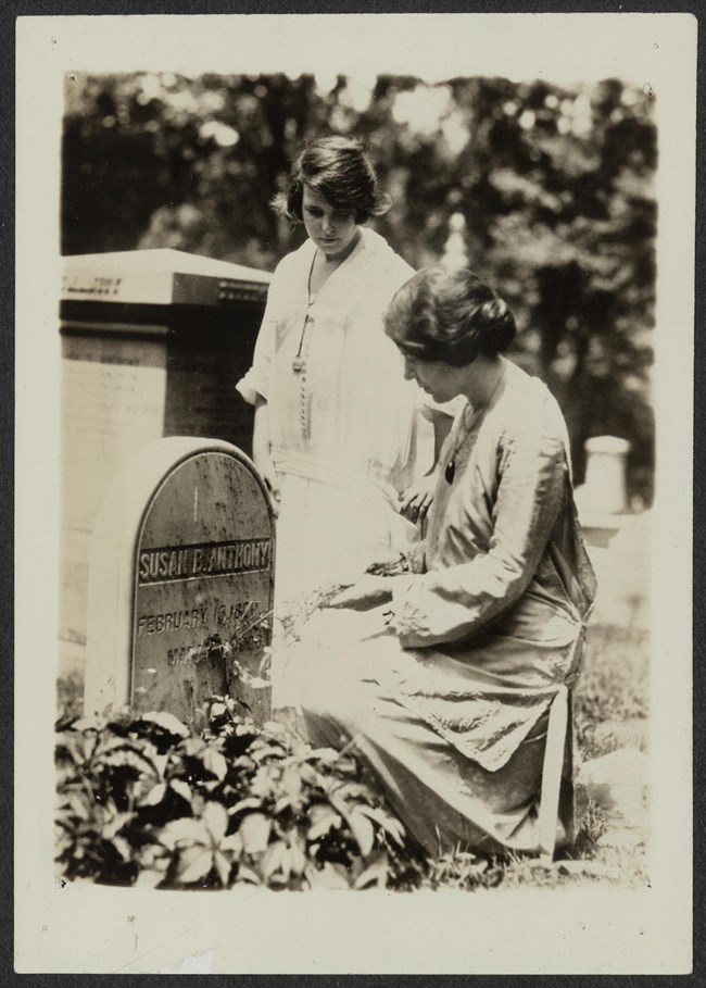 Anna Pollitzer and Alice Paul visiting Susan B. Anthony's grave, 1923. Library of Congress