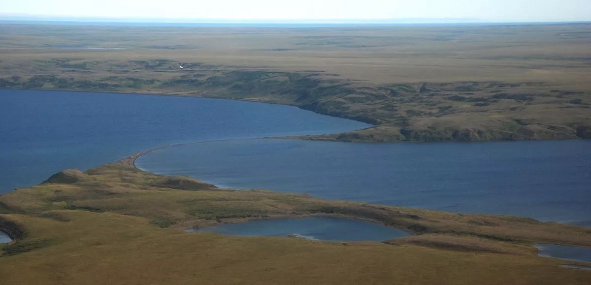 BELA-Devil-Mountain-Maar lake and tundra