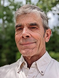 Photo author portrait man looking toward the camera.