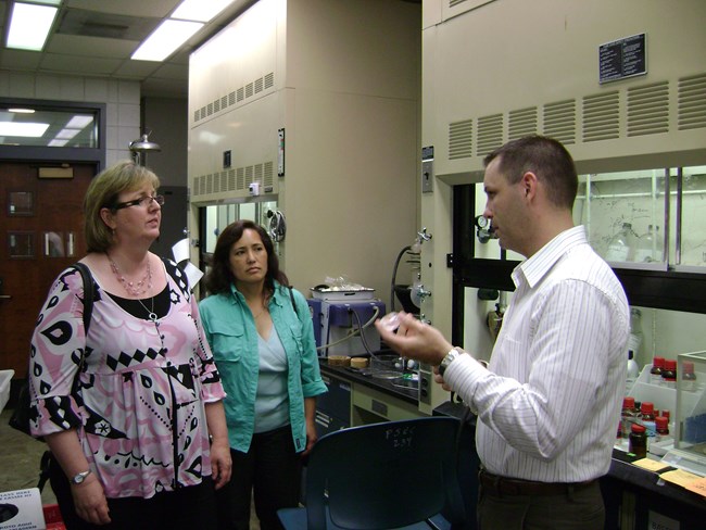 Derek Patton discusses the POSS system with NCPTT scientists during a visit to USM.