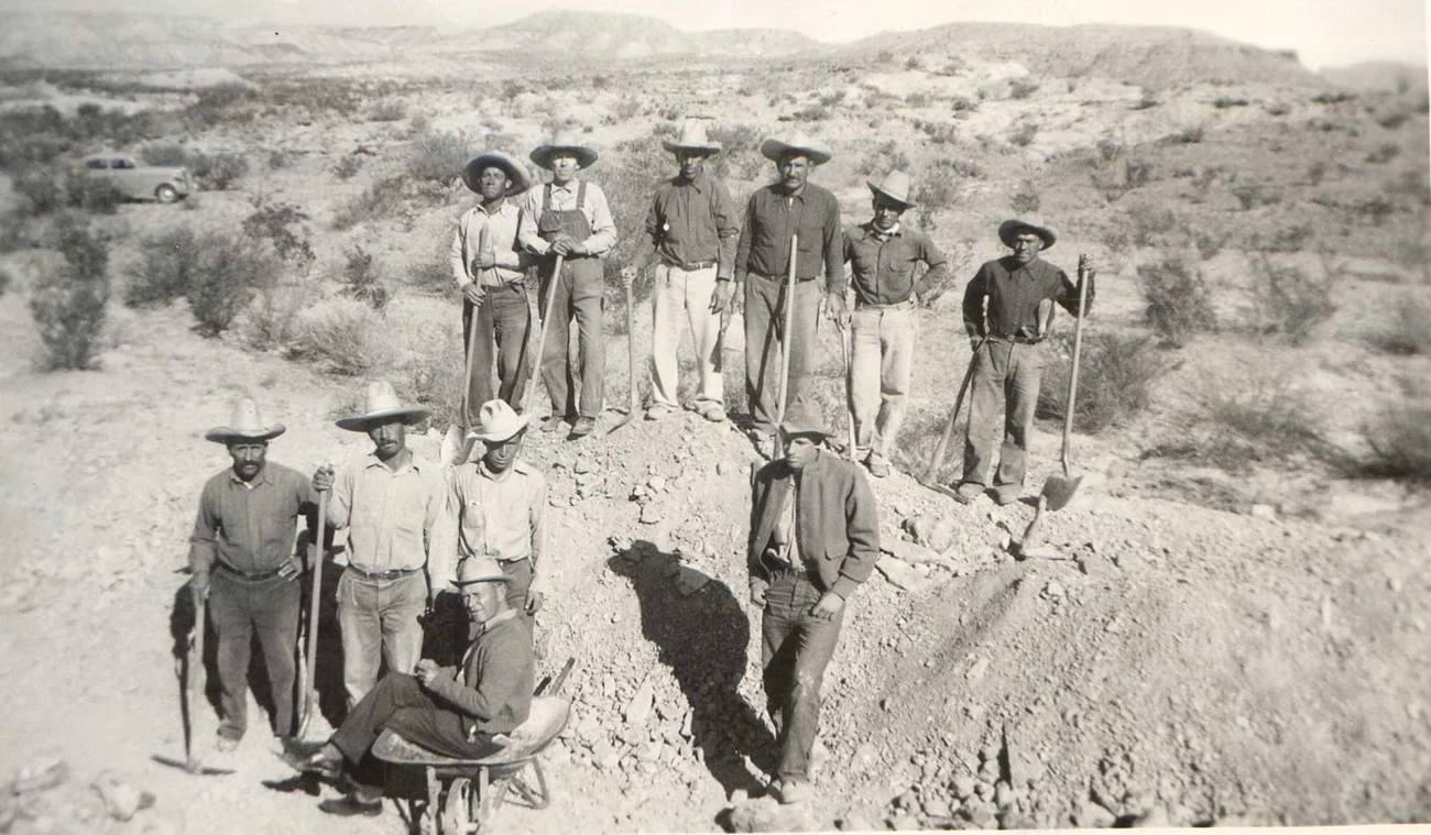 FIG 3 - vpl305B Historic photo of a group of people at a fossil quarry.