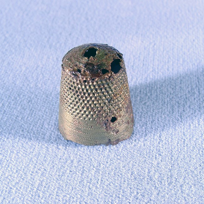 Textured metallic thimble