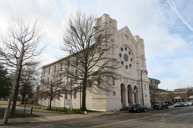 First_Baptist_Church,_Beale_St,_Memphis_TN by John Phelan CC BY SA Exterior of the First Baptist Church, Beale St., Nashville. By John Phelan CC BY SA