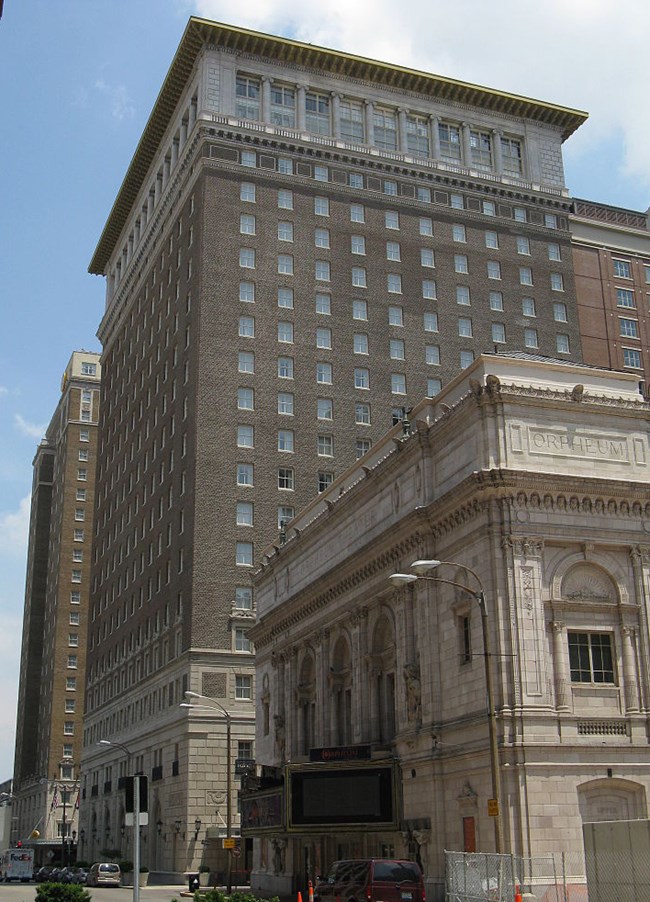 Hotel Statler exterior, Orpheum theater foreground. By publichall CC BY SA