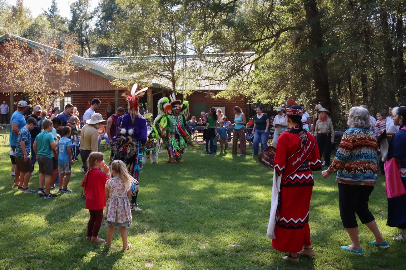 Friendship dance Alabama-Coushatta dancers invited the audience to dance with them on the grassy lawn outside the visitor center.