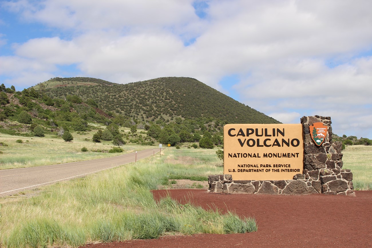 photo of park entrance sign capulin volcano national monument