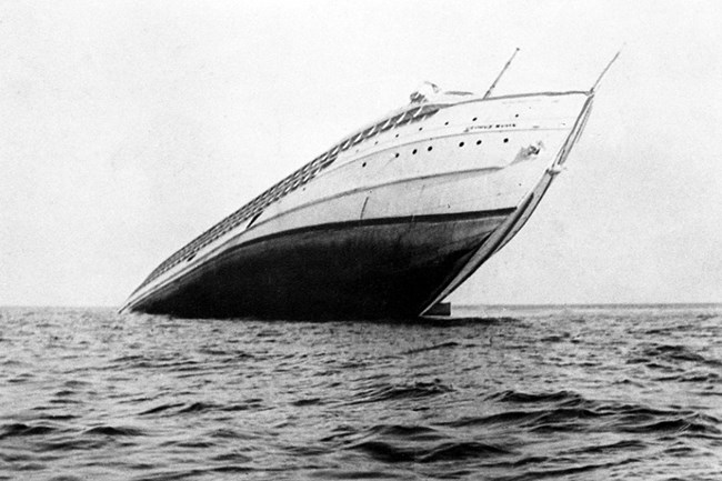 SS George M Cox, stuck on Rock of Ages reef, bow protruding into the air, view of starboard side