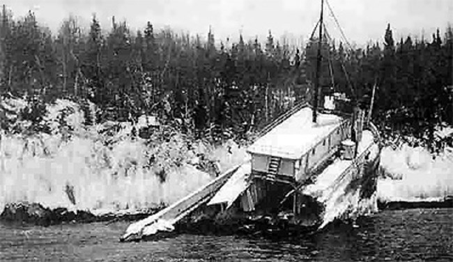 SS MONARCH SS Monarch crashed on the shore of Isle Royale near Blake Point, stern appears to be missing