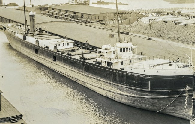 SS William H. Gratwick docked at Duluth Harbor