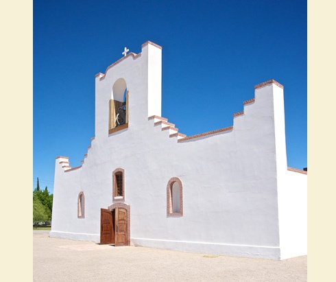 Socorro’s 1843 mission of Nuestra Señora de la Purísima Concepción (Our Lady of the Immaculate Conception) follows 17th-century Spanish New Mexican architectural traditions, highlighting massive adobe walls, hard-packed clay and gesso floors, and lime-pla