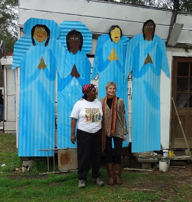Jo with artist Juanita Leonard on Montgomery, Louisiana. Jo with artist Juanita Leonard on Montgomery, Louisiana.
