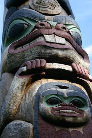 Kalyaan pole as viewed from below at the level of the beaver figure.