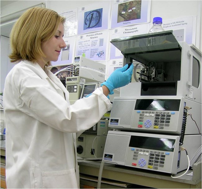 Hallett using an HPLC for size exclusion chromatography to determine the molecular weight of tapestry silk.