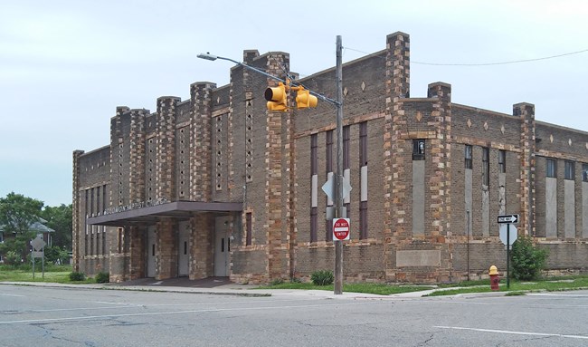 Façade of one story brick church