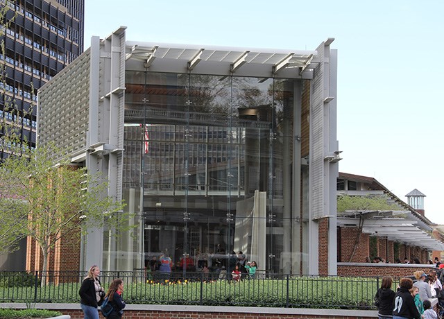 Tall wall of glass with the Liberty Bell in the background.