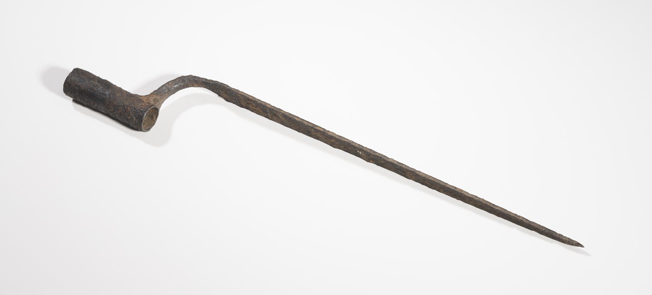 LONG 7358 Bayonet with pitted surface