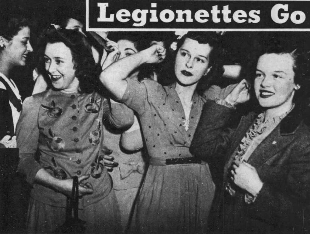 Legionettes-FortWarren-BostonGlobe-Apr23-1944 women fixing their hair and makeup