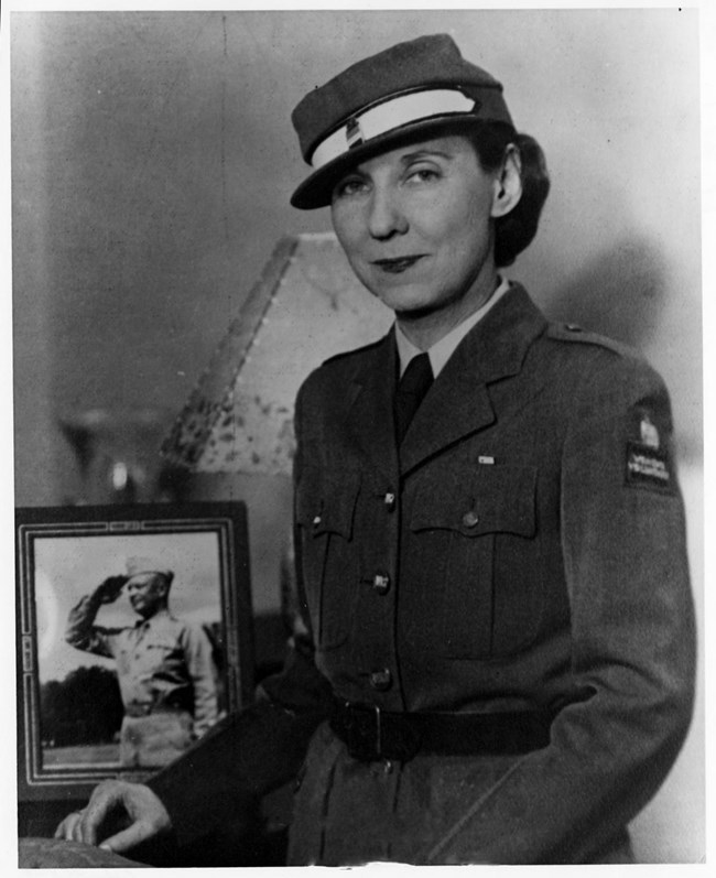 Mamie Eisenhower wearing an American Women's Voluntary Service uniform in WWII