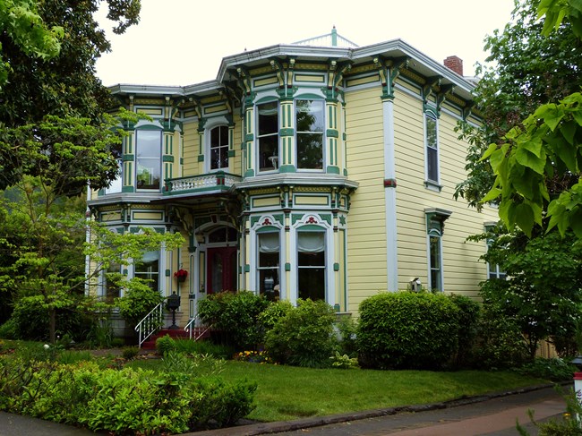 McCall_House_-_Ashland_Oregon Larger house with lattice work.