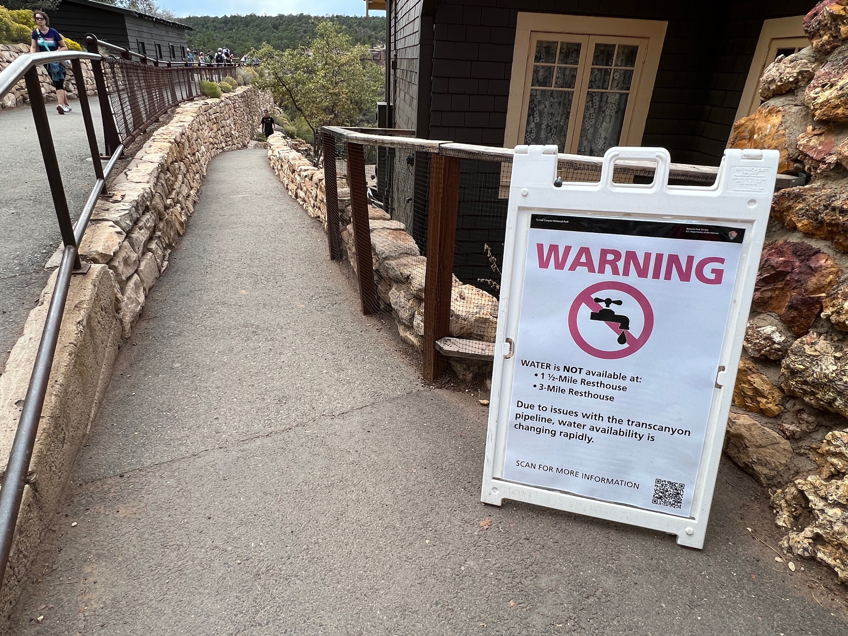 A sign at the beginning of a trail indicates that the water filling stations are turned off at the Mile and a Half and Three Mile Resthouses due to breaks in the transcanyon water pipeline.